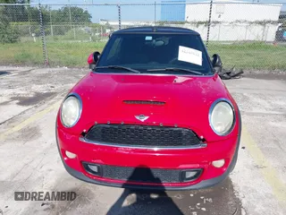 2014 MINI Convertible S с VIN WMWZP3C50ET298497, выставлен на аукционе IAAI как лот 42345812 с пробегом 119 921 миль миль и . История ставок и продаж доступна на DreamBid. Изображение 12.