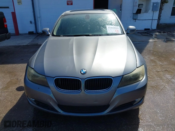 2009 BMW 3 Series 328i with VIN WBAPH77519NM46172, listed as a IAAI auction lot 41842525 with 189,704 mi miles. Bid and sale history available at carsss.com. Image 6.