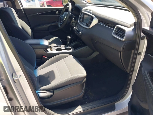 2019 Kia Sorento LX V6 with VIN 5XYPGDA59KG482718, listed as a IAAI auction lot 41732720 with 94,610 mi miles. Bid and sale history available at carsss.com. Image 5.