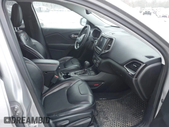 2019 Jeep Cherokee Trailhawk z VIN 1C4PJMBX2KD298169, wystawiony jako IAAI lot #41412123 z przebiegiem 63 214 mil mil oraz . Historia ofert i sprzedaży dostępna na DreamBid. Obrazek 5.