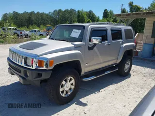 2006 Hummer H3 with VIN 5GTDN136768104397, listed as a IAAI auction lot 42020632 with 127,233 mi miles. Bid and sale history available at carsss.com. Image 2.