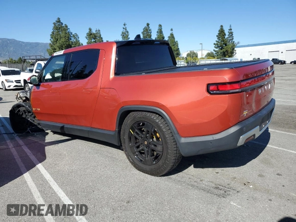2023 Rivian R1T Adventure z VIN 7FCTGAAA0PN024599, wystawiony jako Copart lot #50269955 z przebiegiem Nie podano mil oraz Szkody całkowita. Historia ofert i sprzedaży dostępna na DreamBid. Obrazek 2.