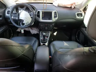 2019 Jeep Compass High Altitude z VIN 3C4NJDCBXKT670605, wystawiony jako Copart lot #84103494 z przebiegiem 76 347 mil mil oraz Szkoda całkowita • Salvage title. Historia ofert i sprzedaży dostępna na DreamBid. Obrazek 8.