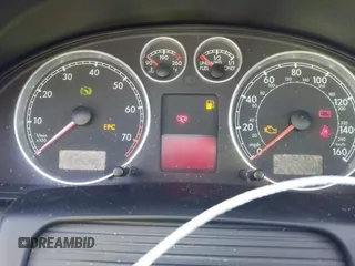 2001 Volkswagen Passat GLS z VIN WVWPD63B51P198425, wystawiony jako IAAI lot #42734511 z przebiegiem Nie podano mil oraz . Historia ofert i sprzedaży dostępna na DreamBid. Obrazek 7.