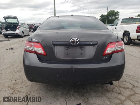 2011 Toyota Camry LE z VIN 4T4BF3EK3BR110153, wystawiony jako Copart lot #61950455 z przebiegiem 414 223 mil mil oraz Czysty tytuł • Clean title. Historia ofert i sprzedaży dostępna na DreamBid. Obrazek 6.