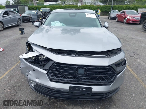 2024 Honda Accord Touring z VIN 1HGCY2F87RA082705, wystawiony jako IAAI lot #42194619 z przebiegiem 7 896 mil mil oraz . Historia ofert i sprzedaży dostępna na DreamBid. Obrazek 12.