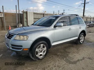 2005 Volkswagen Touareg z VIN WVGZG77L45D081320, wystawiony jako Copart lot #89355925 z przebiegiem 149 102 mil mil oraz Szkoda całkowita • Salvage title. Historia ofert i sprzedaży dostępna na DreamBid. Obrazek 1.