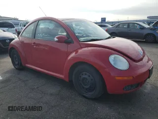2010 Volkswagen New Beetle Coupe with VIN 3VWPG3AG9AM011291, listed as a Copart auction lot 42550185 with 105,433 mi miles and Salvage Title. Bid and sale history available at carsss.com. Image 4.