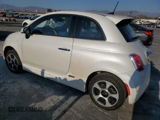 2018 FIAT 500e with VIN 3C3CFFGE7JT377367, listed as a Copart auction lot 88474685 with 34,428 mi miles and Salvage Title. Bid and sale history available at carsss.com. Image 2.