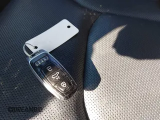 2021 Audi Q8 Premium Plus z VIN WA1EVAF15MD035056, wystawiony jako IAAI lot #41534412 z przebiegiem 65 579 mil mil oraz . Historia ofert i sprzedaży dostępna na DreamBid. Obrazek 11.