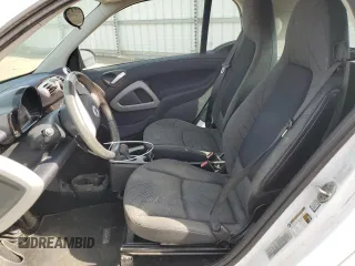 2015 Smart fortwo Passion z VIN WMEEJ3BA8FK800733, wystawiony jako Copart lot #57268944 z przebiegiem Nie podano mil oraz Szkoda całkowita • Salvage title. Historia ofert i sprzedaży dostępna na DreamBid. Obrazek 7.