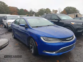 2015 Chrysler 200 S z VIN 1C3CCCBG5FN527287, wystawiony jako IAAI lot #40855530 z przebiegiem 161 575 mil mil oraz . Historia ofert i sprzedaży dostępna na DreamBid. Obrazek 1.