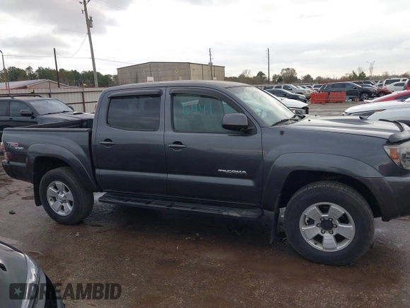 2009 Toyota Tacoma z VIN 3TMLU42N09M034743, wystawiony jako IAAI lot #41467696 z przebiegiem 129 395 mil mil oraz . Historia ofert i sprzedaży dostępna na DreamBid. Obrazek 13.