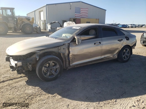 2021 Kia K5 LXS with VIN 5XXG14J23MG053217, listed as a Copart auction lot 47194815 with 82,133 mi miles and Salvage Title. Bid and sale history available at carsss.com. Image 1.