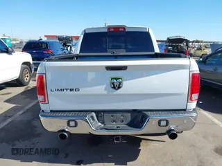 2015 Ram 1500 Laramie Longhorn z VIN 1C6RR7PM0FS508634, wystawiony jako IAAI lot #42125870 z przebiegiem Nie podano mil oraz . Historia ofert i sprzedaży dostępna na DreamBid. Obrazek 16.