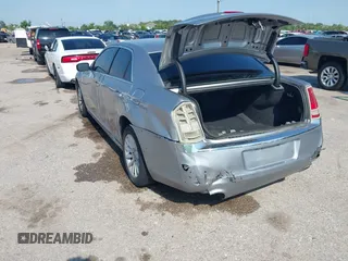2014 Chrysler 300 z VIN 2C3CCAAG8EH161922, wystawiony jako IAAI lot #42195441 z przebiegiem 117 059 mil mil oraz . Historia ofert i sprzedaży dostępna na DreamBid. Obrazek 3.