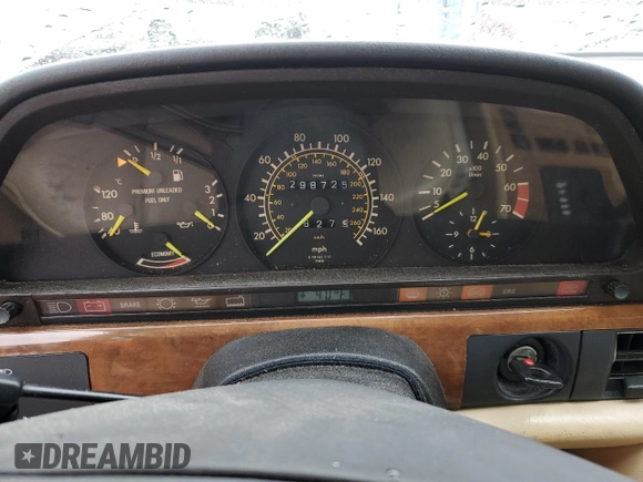 1988 Mercedes-Benz 560 with VIN WDBCA45D9JA411517, listed as a Copart auction lot 46978105 with 298,725 mi miles and Clean Title. Bid and sale history available at DreamBid. Image 9.