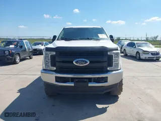2019 Ford Super Duty F-250 SRW XL with VIN 1FT7W2BT9KEC89689, listed as a IAAI auction lot 40381550 with 214,406 mi miles. Bid and sale history available at carsss.com. Image 12.