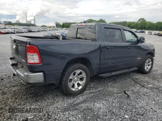 2021 Ram 1500 Big Horn z VIN 1C6SRFFT5MN695160, wystawiony jako Copart lot #54244825 z przebiegiem 118 241 mil mil oraz Szkoda całkowita • Salvage title. Historia ofert i sprzedaży dostępna na DreamBid. Obrazek 3.