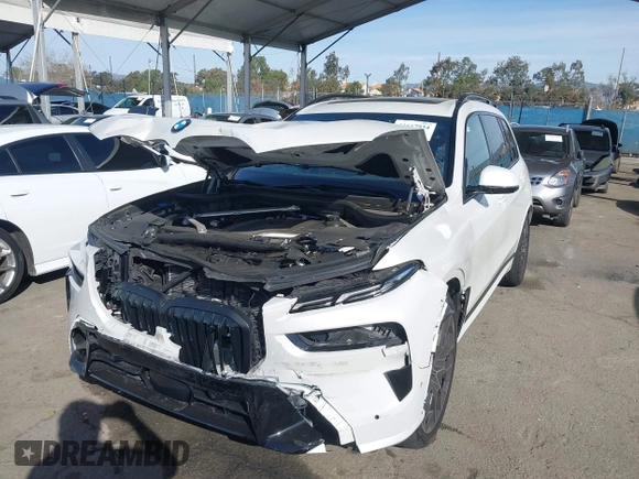 2024 BMW X7 xDrive40i z VIN 5UX23EM08R9U61655, wystawiony jako IAAI lot #41657934 z przebiegiem 12 810 mil mil oraz . Historia ofert i sprzedaży dostępna na DreamBid. Obrazek 17.