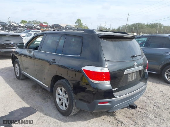 2013 Toyota Highlander with VIN 5TDZK3EH3DS138488, listed as a IAAI auction lot 41456921 with 131,918 mi miles. Bid and sale history available at carsss.com. Image 3.