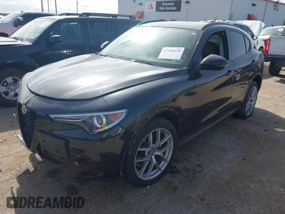 2018 Alfa Romeo Stelvio Sport z VIN ZASFAKPN0J7B71013, wystawiony jako IAAI lot #41938050 z przebiegiem Nie podano mil oraz . Historia ofert i sprzedaży dostępna na DreamBid. Obrazek 17.