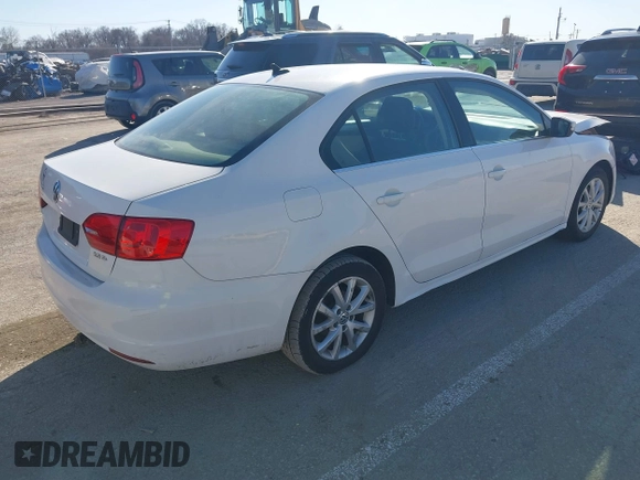2013 Volkswagen Jetta SE with VIN 3VWDX7AJ8DM424751, listed as a IAAI auction lot 41659290 with 123,408 mi miles and . Bid and sale history available at DreamBid. Image 4.