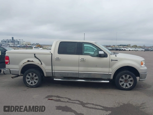 2006 Lincoln Mark LT with VIN 5LTPW185X6FJ17249, listed as a IAAI auction lot 42146867 with 1 mi miles. Bid and sale history available at carsss.com. Image 13.