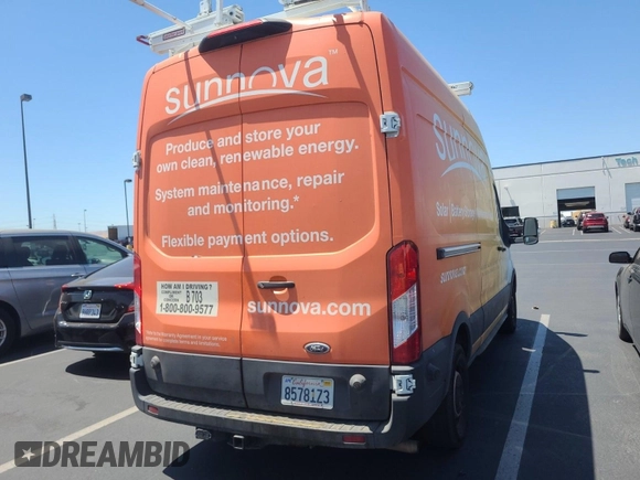 2020 Ford Transit Cargo z VIN 1FTBR1XG3LKB79165, wystawiony jako IAAI lot #42763042 z przebiegiem 140 992 mil mil oraz . Historia ofert i sprzedaży dostępna na DreamBid. Obrazek 20.