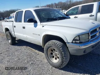 2001 Dodge Dakota Sport with VIN 1B7HG2AN21S290140, listed as a IAAI auction lot 41702251 with 350,678 mi miles. Bid and sale history available at carsss.com. Image 1.