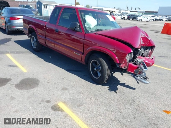 2002 Chevrolet S-10 LS with VIN 1GCCS19W828146820, listed as a IAAI auction lot 41946005 with Not Provided miles. Bid and sale history available at carsss.com. Image 1.