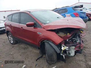 2014 Ford Escape SE z VIN 1FMCU0G91EUC93201, wystawiony jako IAAI lot #41426522 z przebiegiem 214 680 mil mil oraz . Historia ofert i sprzedaży dostępna na DreamBid. Obrazek 1.