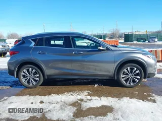 2018 Infiniti QX30 Premium z VIN SJKCH5CR7JA047290, wystawiony jako IAAI lot #41270760 z przebiegiem 72 169 mil mil oraz . Historia ofert i sprzedaży dostępna na DreamBid. Obrazek 13.