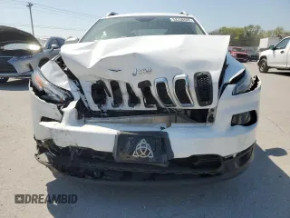 2018 Jeep Cherokee Latitude with VIN 1C4PJLCB6JD587468, listed as a Copart auction lot 52258695 with 136,466 mi miles and Salvage title. Bid and sale history available at DreamBid. Image 5.