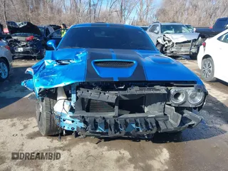 2019 Dodge Challenger R/T Scat Pack Widebody z VIN 2C3CDZFJ0KH552252, wystawiony jako IAAI lot #41662399 z przebiegiem 63 337 mil mil oraz . Historia ofert i sprzedaży dostępna na DreamBid. Obrazek 13.