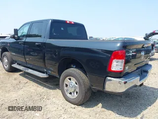 2019 Ram 2500 Big Horn with VIN 3C6UR5DLXKG544035, listed as a IAAI auction lot 42560785 with 76,606 mi miles and . Bid and sale history available at DreamBid. Image 3.