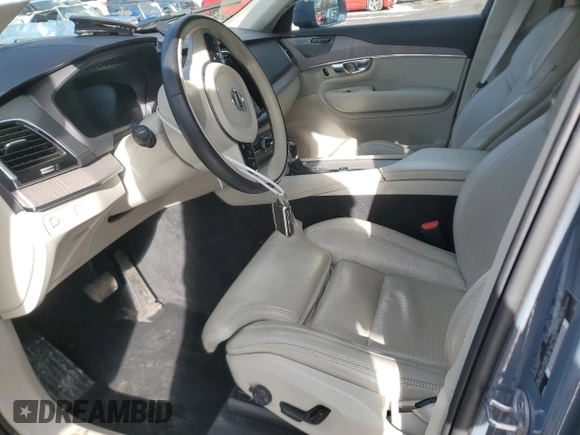 2022 Volvo XC90 Inscription with VIN YV4A22PL8N1871611, listed as a Copart auction lot 43710095 with 68,693 mi miles and Salvage title. Bid and sale history available at DreamBid. Image 7.
