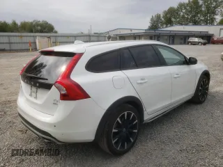 2018 Volvo V60 z VIN YV440MWK1J2051771, wystawiony jako Copart lot #67960674 z przebiegiem 49 782 mil mil oraz Szkoda całkowita • Salvage title. Historia ofert i sprzedaży dostępna na DreamBid. Obrazek 3.