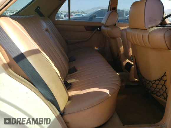1984 Mercedes-Benz 300 SD z VIN WDBCB20A7EA016286, wystawiony jako Copart lot #76601734 z przebiegiem 110 036 mil mil oraz Szkoda całkowita • Salvage title. Historia ofert i sprzedaży dostępna na DreamBid. Obrazek 10.