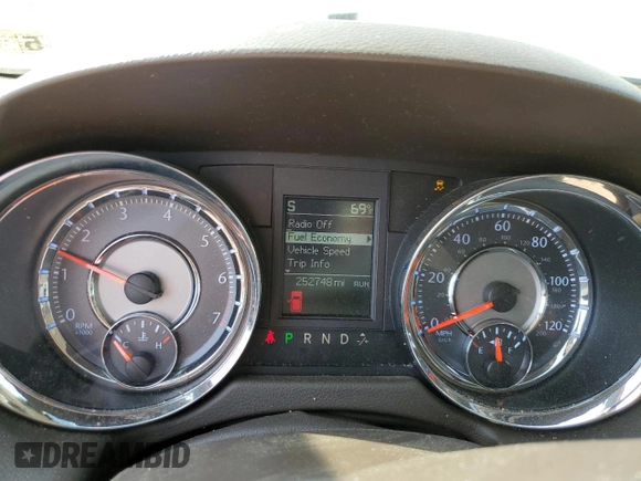 2011 Chrysler Town & Country Touring with VIN 2A4RR5DG7BR712588, listed as a Copart auction lot 54236425 with 252,748 mi miles and Clean Title. Bid and sale history available at DreamBid. Image 9.