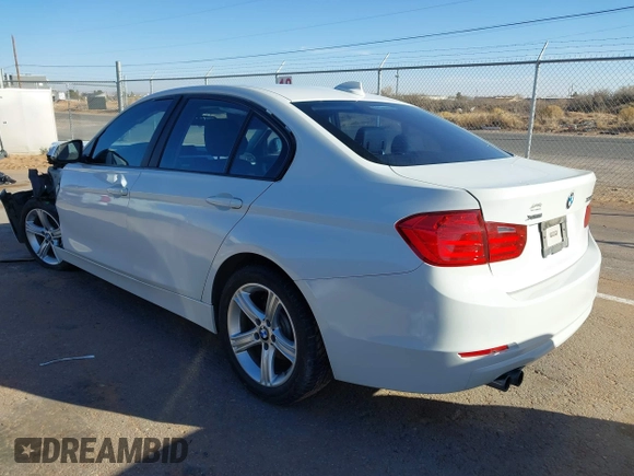 2013 BMW 3 Series 328i xDrive z VIN WBA3B3C57DF536069, wystawiony jako IAAI lot #41506171 z przebiegiem Nie podano mil oraz . Historia ofert i sprzedaży dostępna na DreamBid. Obrazek 3.
