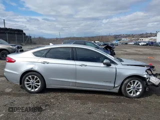 2019 Ford Fusion Hybrid SE with VIN 3FA6P0LU9KR104886, listed as a IAAI auction lot 41742835 with 1 mi miles. Bid and sale history available at carsss.com. Image 12.