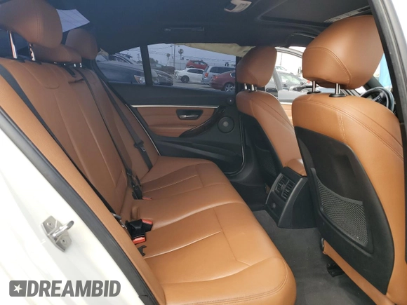 2016 BMW 3 Series 328i z VIN WBA8E9C59GK645483, wystawiony jako Copart lot #59623365 z przebiegiem 111 222 mil mil oraz Szkoda całkowita • Salvage title. Historia ofert i sprzedaży dostępna na DreamBid. Obrazek 10.