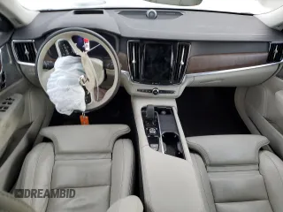 2022 Volvo V90 z VIN YV4062NL5N1146261, wystawiony jako Copart lot #85596744 z przebiegiem 28 mil mil oraz Szkoda całkowita • Salvage title. Historia ofert i sprzedaży dostępna na DreamBid. Obrazek 8.
