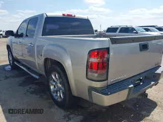 2007 GMC Sierra Denali z VIN 2GTEC638771678468, wystawiony jako IAAI lot #42375216 z przebiegiem 248 339 mil mil oraz . Historia ofert i sprzedaży dostępna na DreamBid. Obrazek 3.
