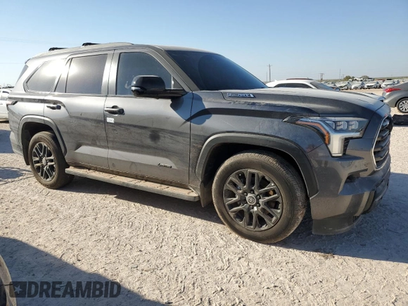 2024 Toyota Sequoia SR5 with VIN 7SVAAABA5RX040811, listed as a Copart auction lot 77905414 with 6,748 mi miles and Salvage Title. Bid and sale history available at carsss.com. Image 4.