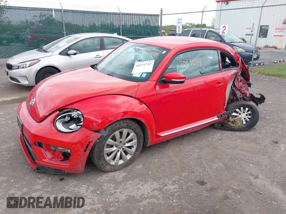 2019 Volkswagen Beetle S с VIN 3VWFD7AT0KM720833, выставлен на аукционе IAAI как лот 40231743 с пробегом 38 227 миль миль и . История ставок и продаж доступна на DreamBid. Изображение 2.