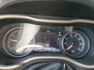 2014 Jeep Cherokee Limited z VIN 1C4PJLDB2EW113381, wystawiony jako Copart lot #58619225 z przebiegiem 211 342 mil mil oraz Szkoda całkowita • Salvage title. Historia ofert i sprzedaży dostępna na DreamBid. Obrazek 9.