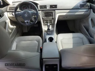 2014 Volkswagen Passat SE z VIN 1VWBN7A30EC078471, wystawiony jako Copart lot #60243135 z przebiegiem 96 862 mil mil oraz Szkoda całkowita • Salvage title. Historia ofert i sprzedaży dostępna na DreamBid. Obrazek 8.