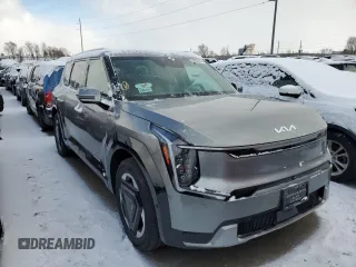 2024 Kia EV9 Land with VIN KNDADFS56R6044843, listed as a Copart auction lot 82822874 with 3,081 mi miles and Salvage Title. Bid and sale history available at carsss.com. Image 4.